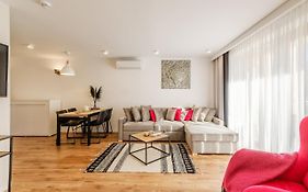 REZYDENCJA ORNAK 5 - stylowe apartamenty z balkonami i jacuzzi, 5 min pieszo do Krupówek, IZBY PODHALAŃSKIE
